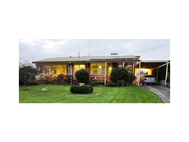 24 Peter Street, Cobden VIC 3266