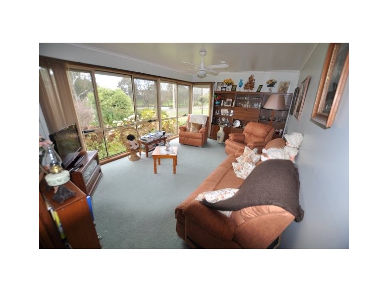 24 Peter Street, Cobden VIC 3266