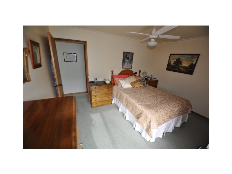 24 Peter Street, Cobden VIC 3266