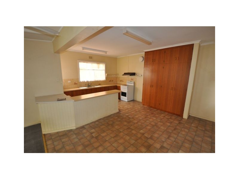 20 Curdie Street, Cobden VIC 3266