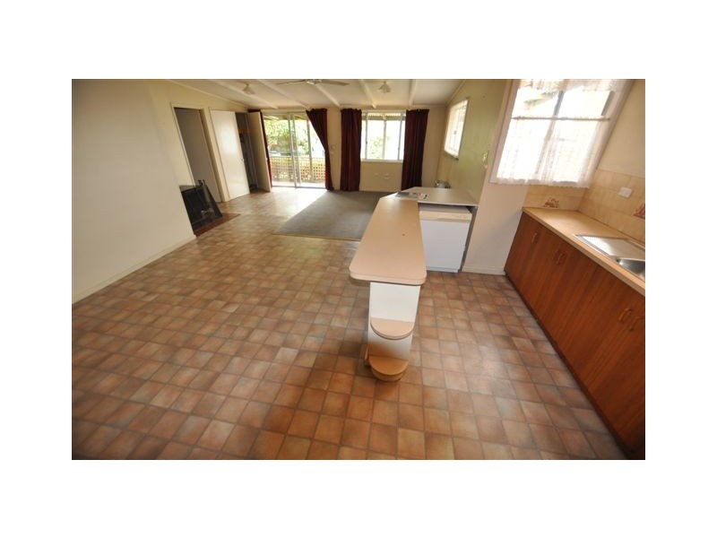 20 Curdie Street, Cobden VIC 3266