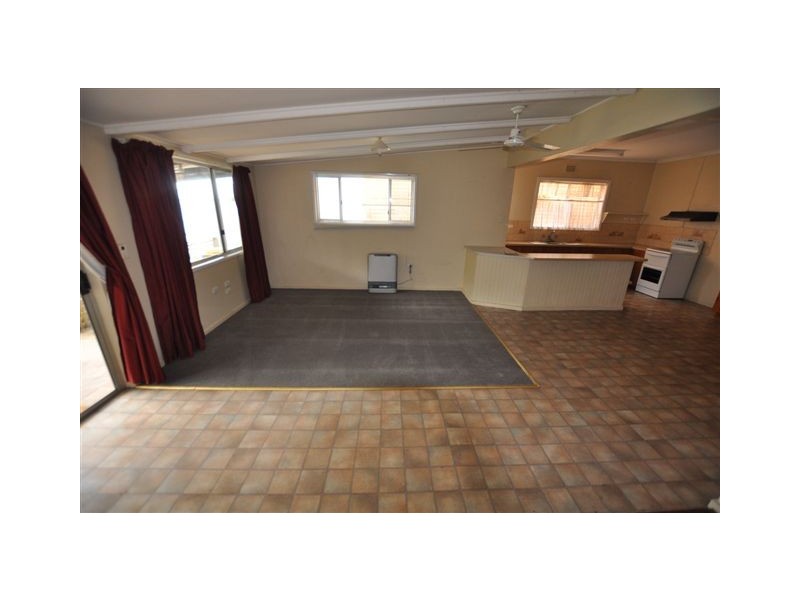 20 Curdie Street, Cobden VIC 3266