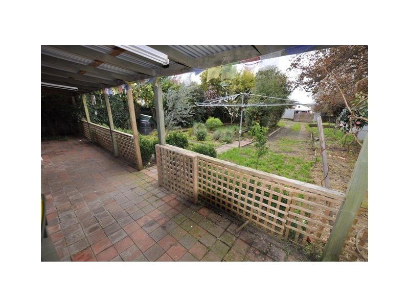 20 Curdie Street, Cobden VIC 3266