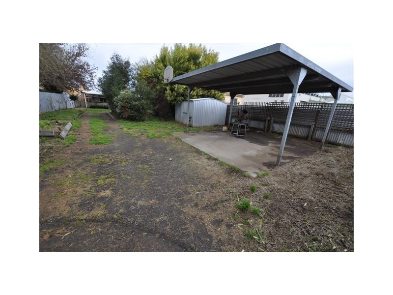 20 Curdie Street, Cobden VIC 3266