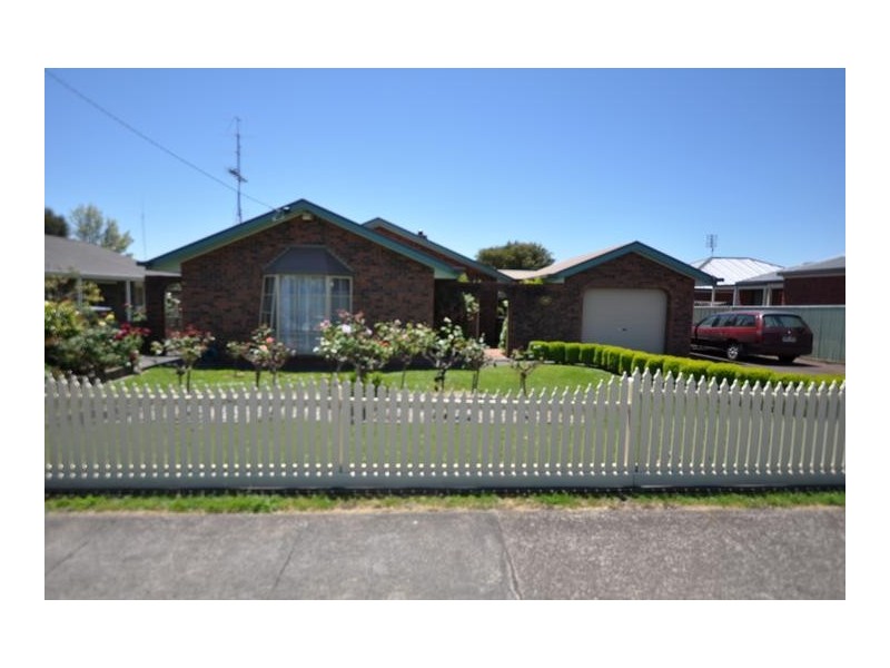 68 Curdie Street, Cobden VIC 3266
