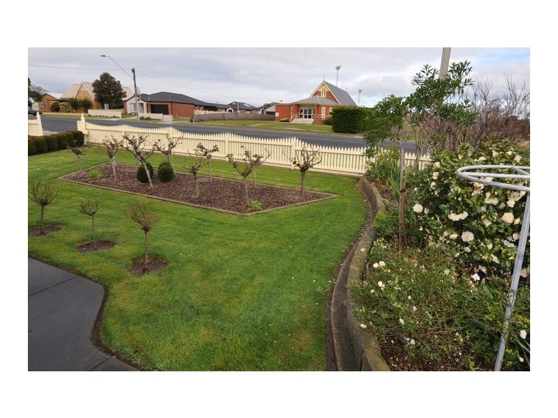 68 Curdie Street, Cobden VIC 3266