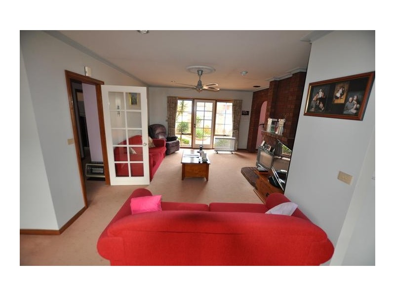 68 Curdie Street, Cobden VIC 3266