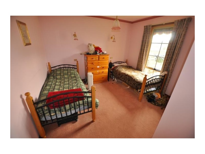68 Curdie Street, Cobden VIC 3266