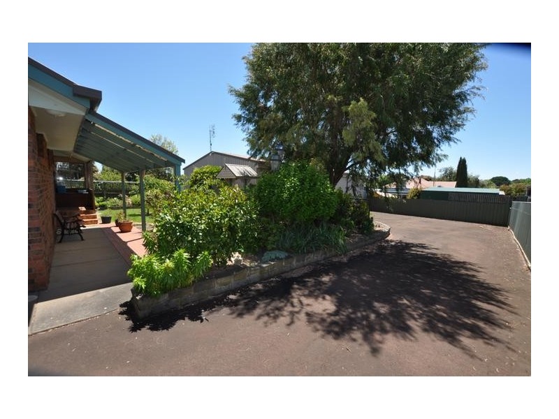 68 Curdie Street, Cobden VIC 3266