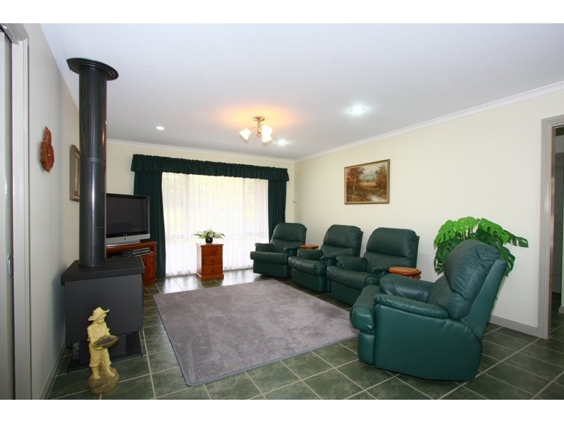 61 Neylon Street, Cobden VIC 3266