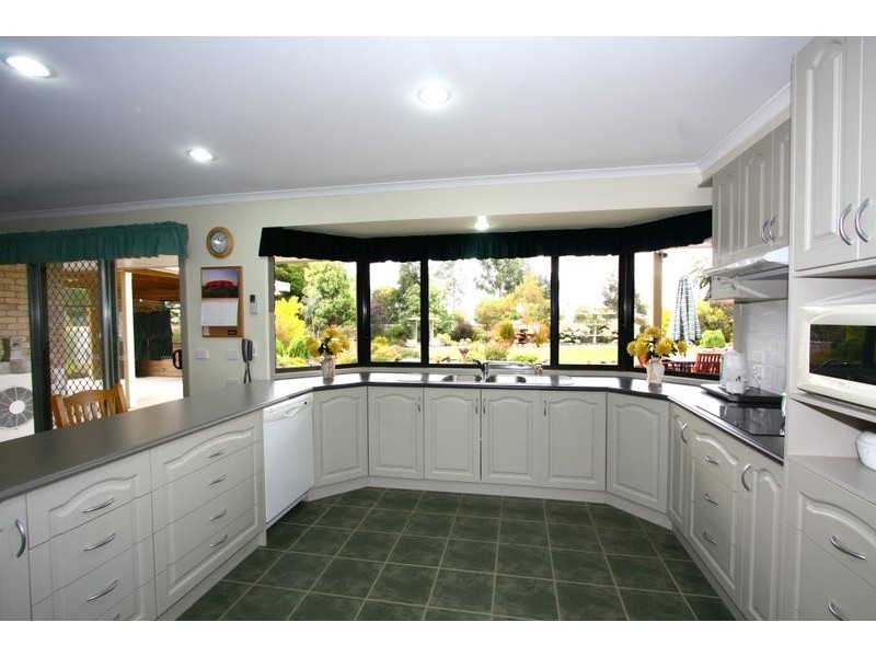 61 Neylon Street, Cobden VIC 3266