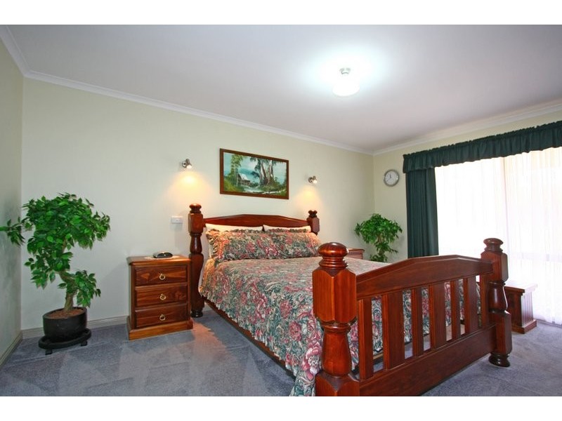 61 Neylon Street, Cobden VIC 3266