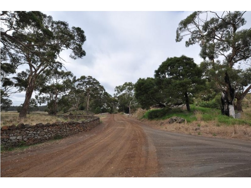 1 Harrisons Road, Pomborneit VIC 3260