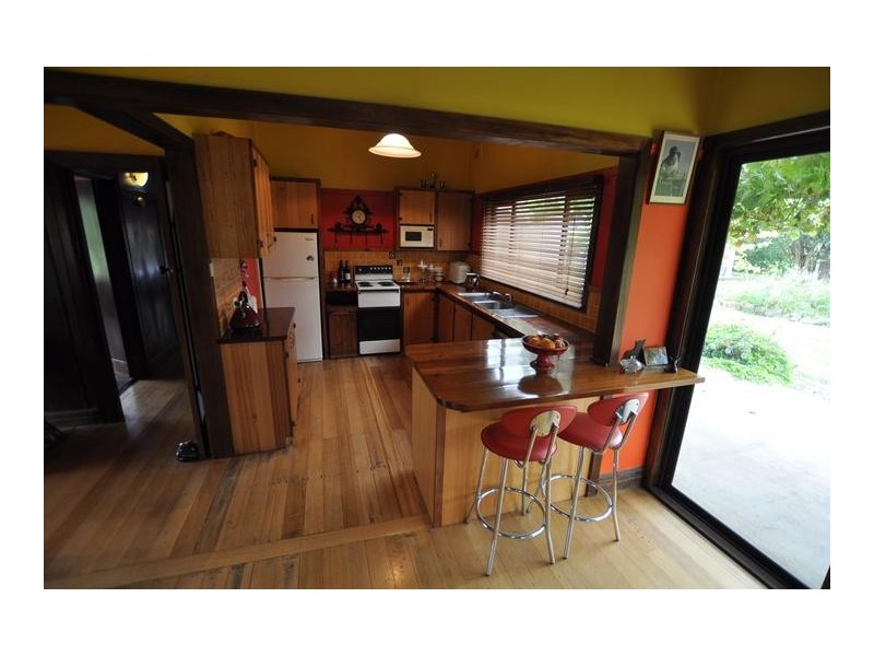 61 Maddens Bridge Road, Cobden VIC 3266