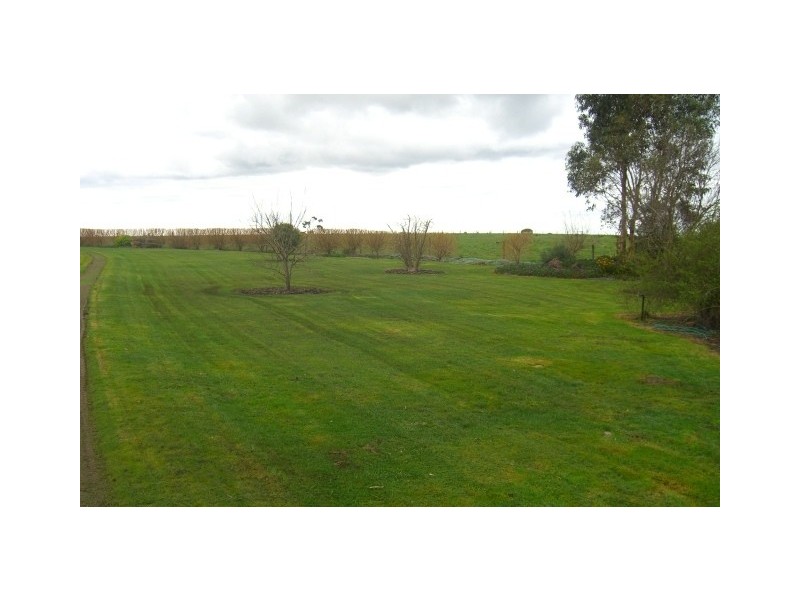61 Maddens Bridge Road, Cobden VIC 3266