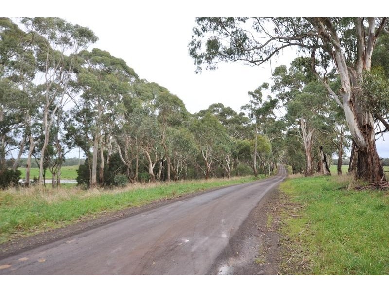 61 Maddens Bridge Road, Cobden VIC 3266