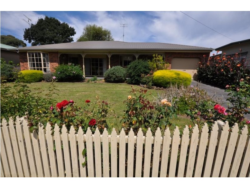 11 Shenfield Street, Cobden VIC 3266