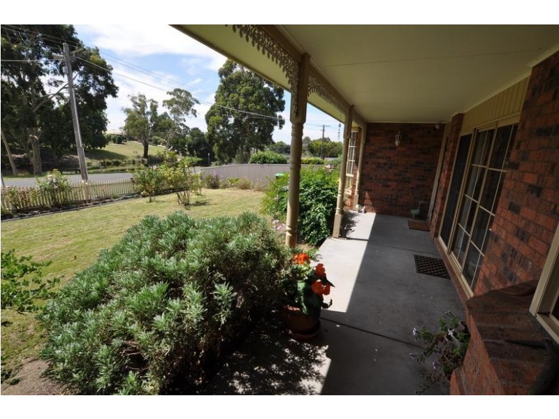11 Shenfield Street, Cobden VIC 3266