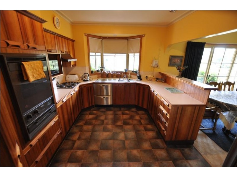 11 Shenfield Street, Cobden VIC 3266