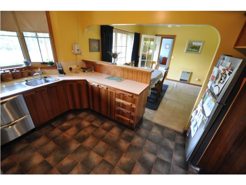 11 Shenfield Street, Cobden VIC 3266