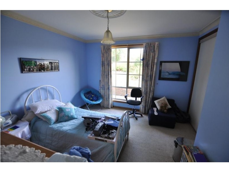 11 Shenfield Street, Cobden VIC 3266