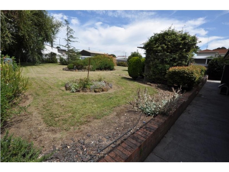 11 Shenfield Street, Cobden VIC 3266