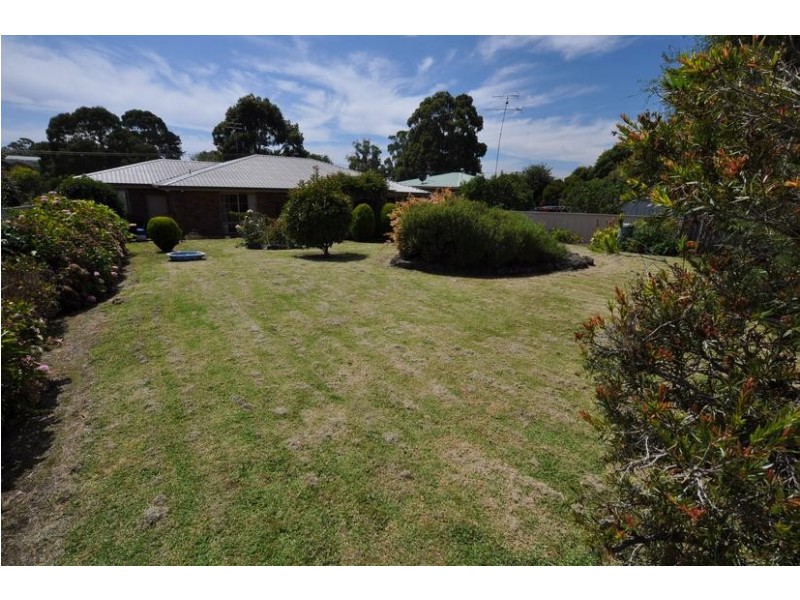 11 Shenfield Street, Cobden VIC 3266