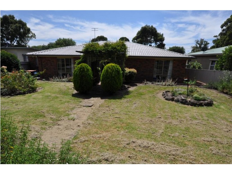 11 Shenfield Street, Cobden VIC 3266