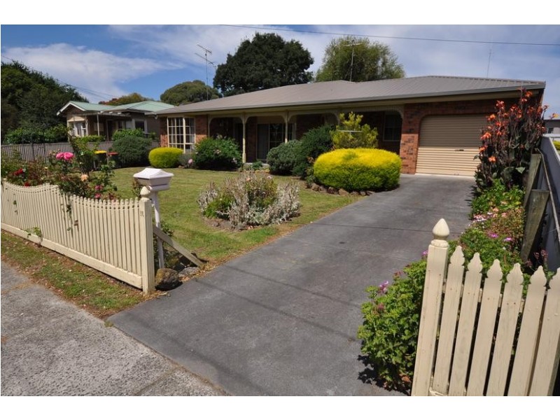 11 Shenfield Street, Cobden VIC 3266