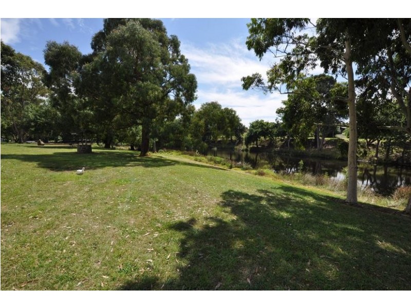 11 Shenfield Street, Cobden VIC 3266