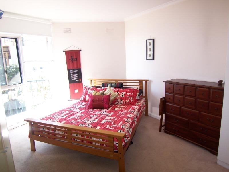 25/11 Marine Parade, St Kilda VIC 3182