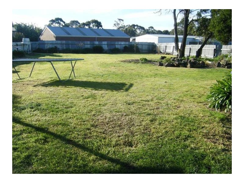 106 Curdie Street, Cobden VIC 3266