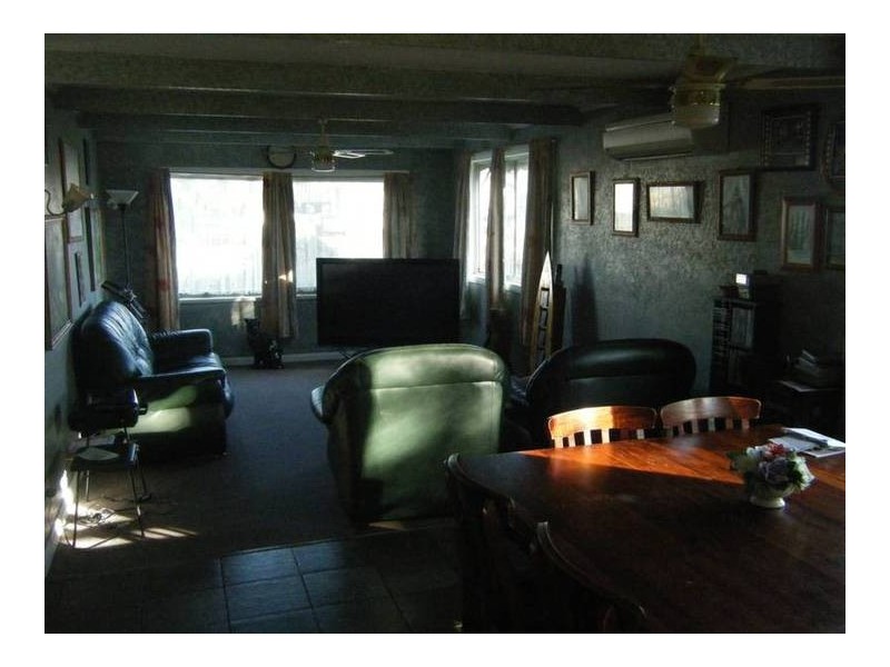 106 Curdie Street, Cobden VIC 3266