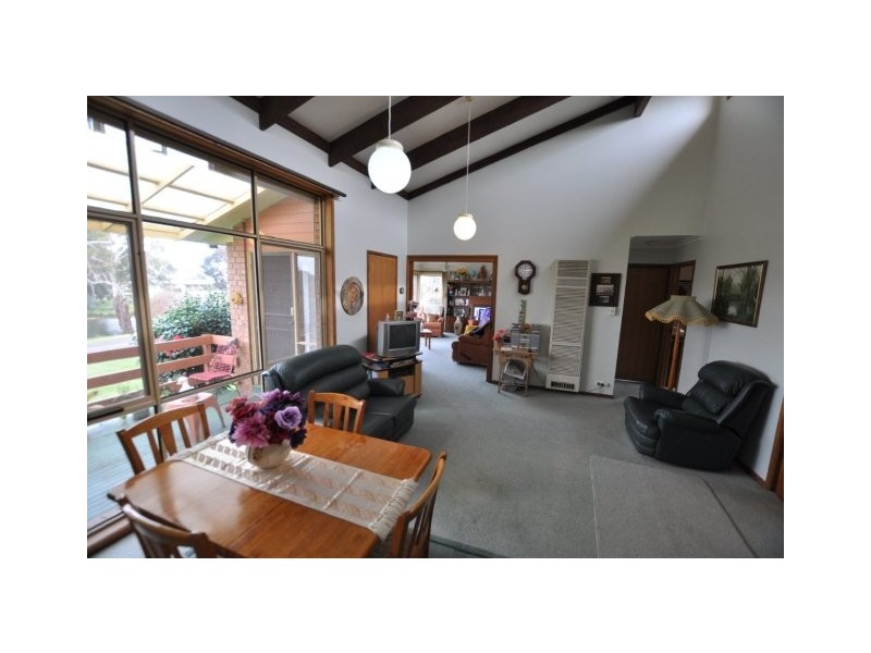 24 Peter Street, Cobden VIC 3266