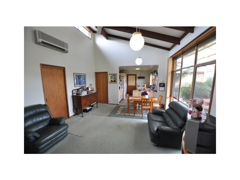 24 Peter Street, Cobden VIC 3266