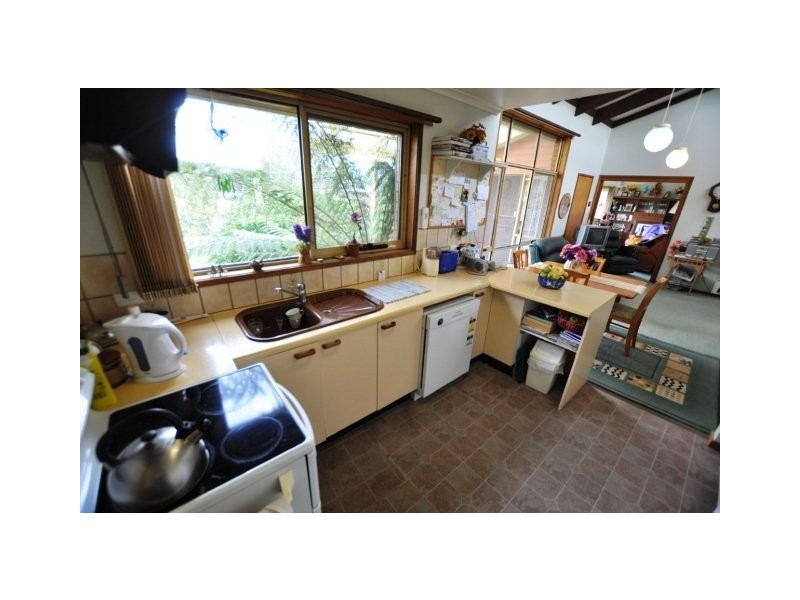 24 Peter Street, Cobden VIC 3266