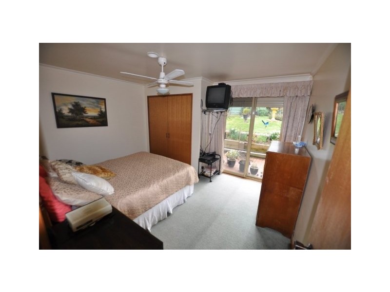 24 Peter Street, Cobden VIC 3266