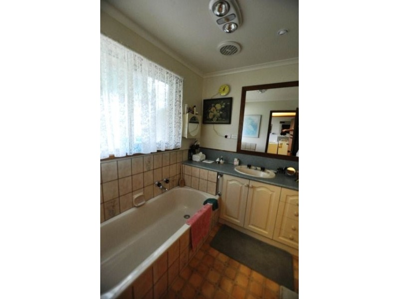 24 Peter Street, Cobden VIC 3266