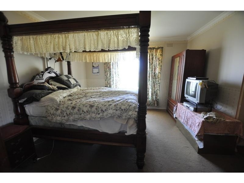 94 Clarke Street, Cobden VIC 3266
