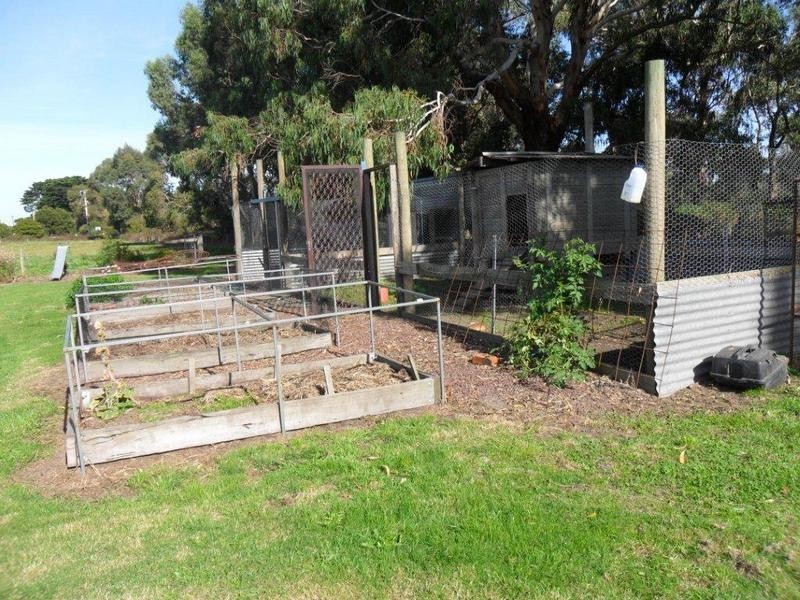 9 Alexanders Road, Elingamite VIC 3266