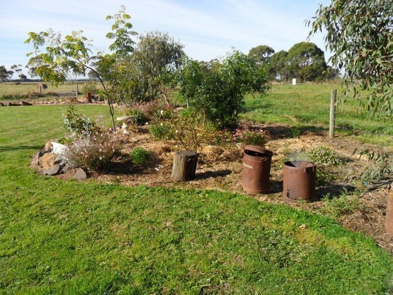 9 Alexanders Road, Elingamite VIC 3266