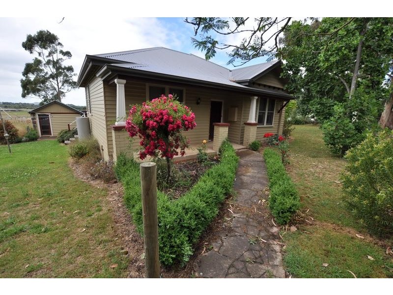 54 Glenormiston Road, Noorat VIC 3265