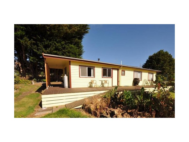 101 Browns Road, Elingamite VIC 3266