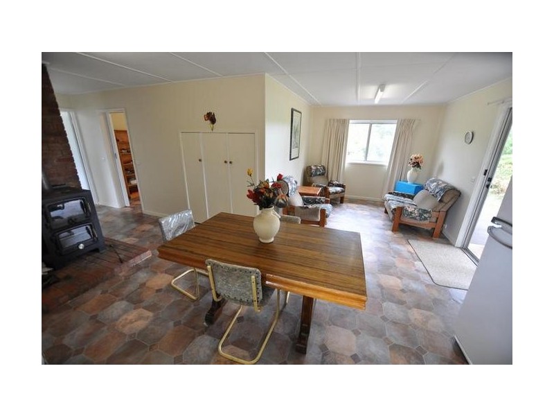 101 Browns Road, Elingamite VIC 3266