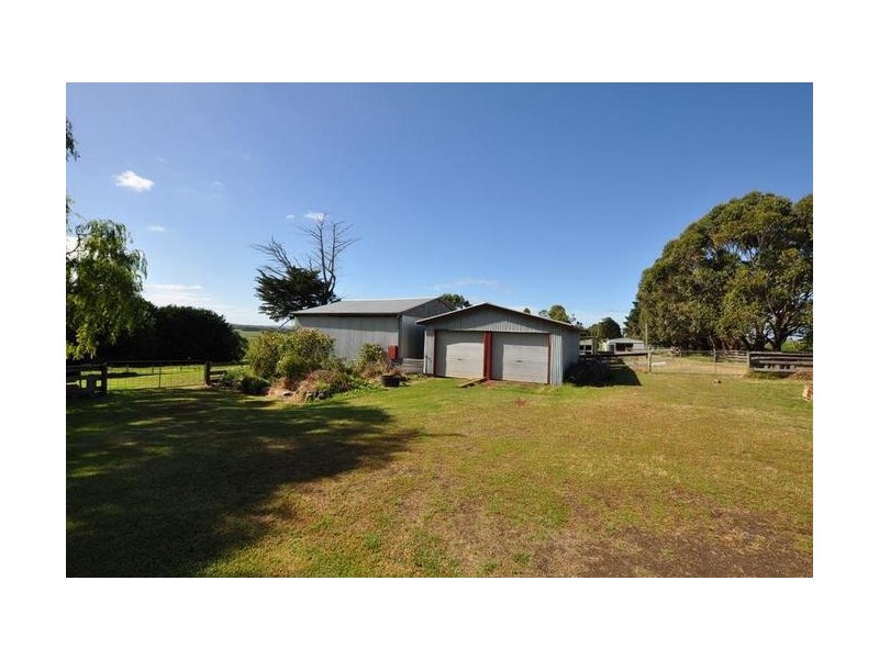 101 Browns Road, Elingamite VIC 3266