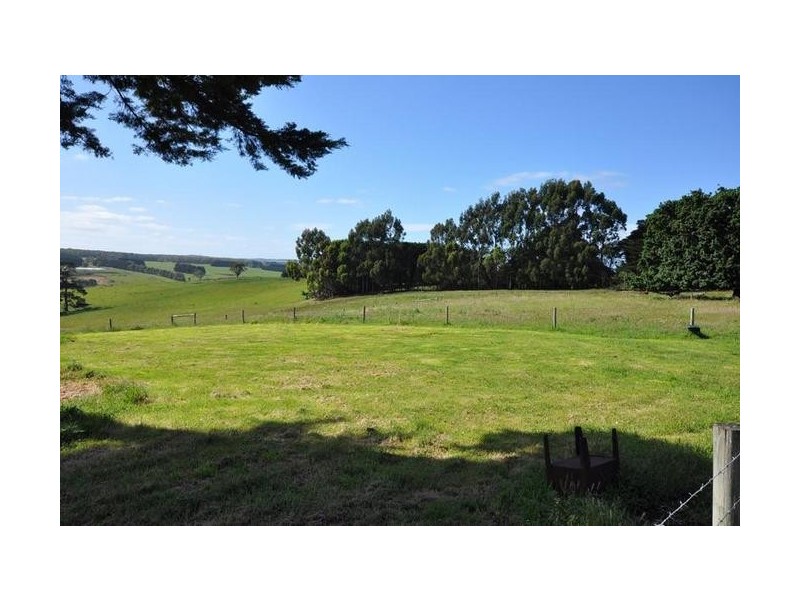 101 Browns Road, Elingamite VIC 3266
