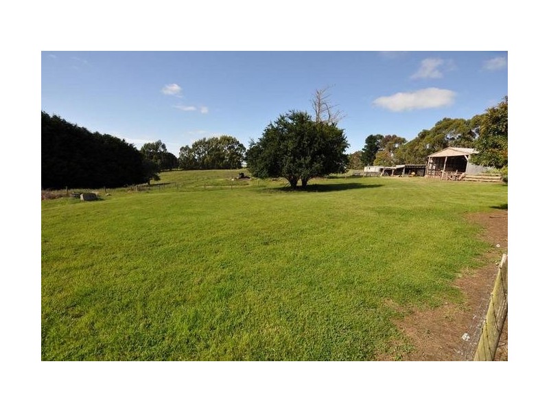101 Browns Road, Elingamite VIC 3266