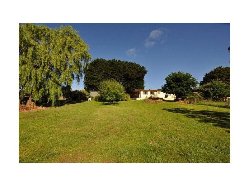 101 Browns Road, Elingamite VIC 3266