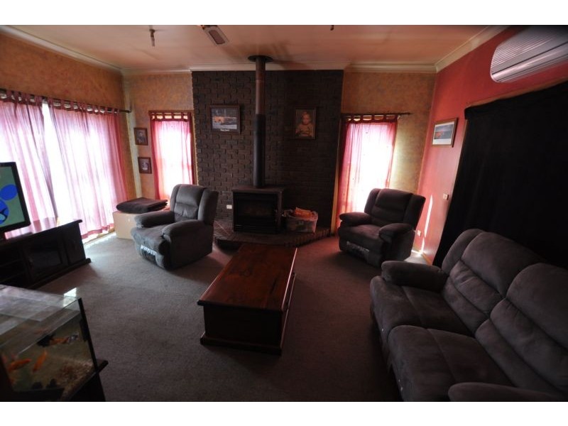 65 Silvester Street, Cobden VIC 3266