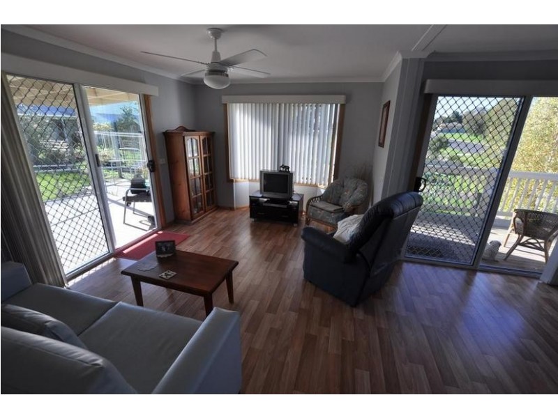 52 Silvestor Street, Cobden VIC 3266